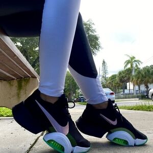 Nike Women's Black and Pink Athletic Shoes